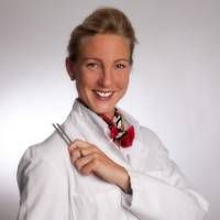 Dr. Francine Böhm Dr. Francine Böhm